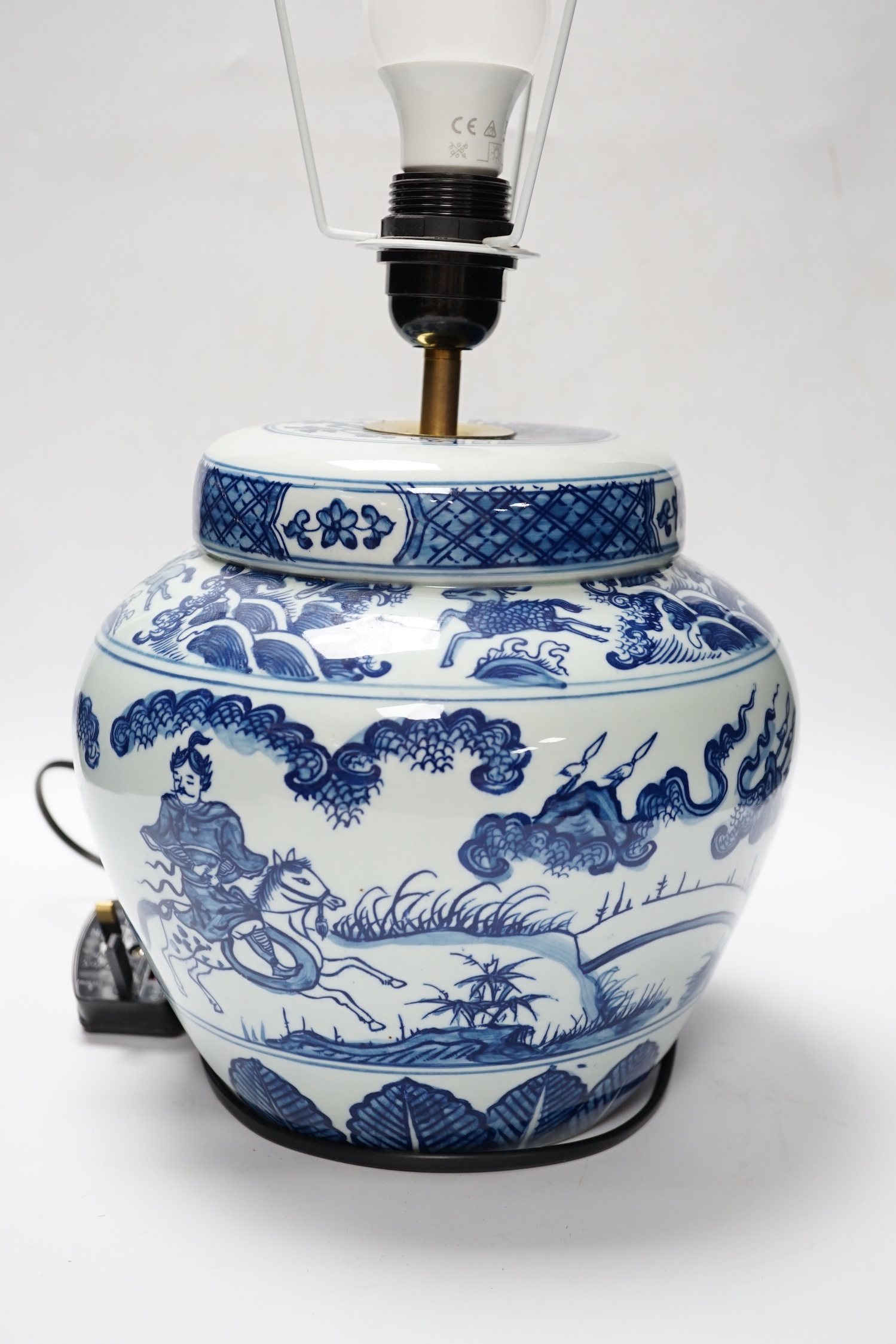 A modern Chinese blue and white table lamp, 22cm to top of porcelain